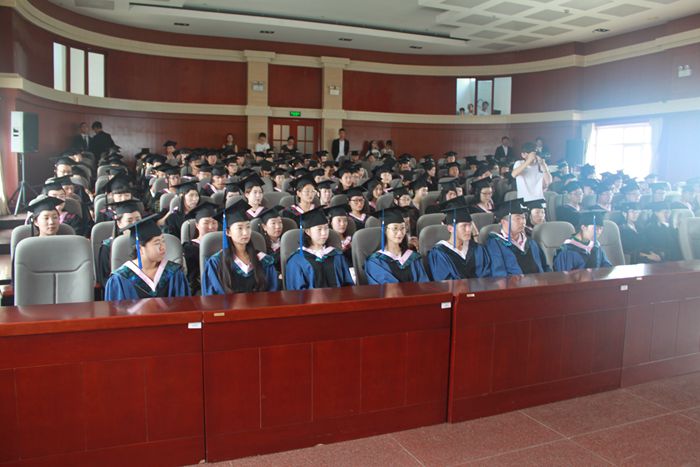 内蒙古工业大学人文学院举行2017届毕业生学